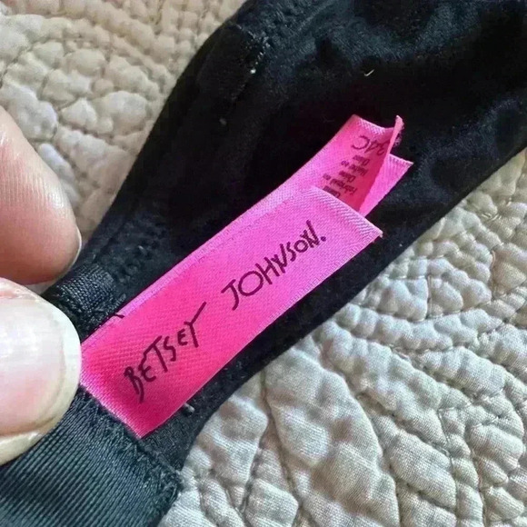 Betsy Johnson 34C Black padded bra slight push up Feminine and sexy classic - Picture 5 of 8